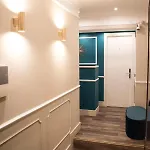 Le Petit Bijou בית הארחה