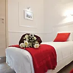 Le Petit Bijou
